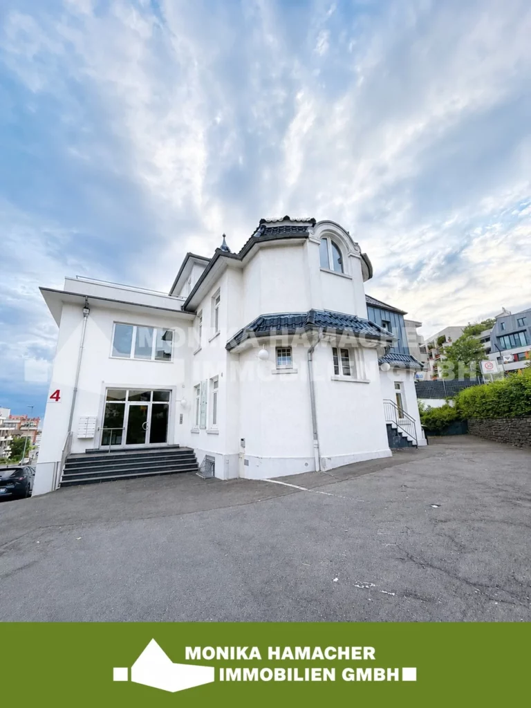 Haus in Haus! Zentrale 3- Zimmerwohnung mit Dachterrasse