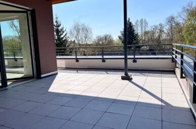 großzügige Dachterrasse_