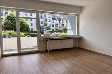 Zimmer mit Zugang zum Balkon